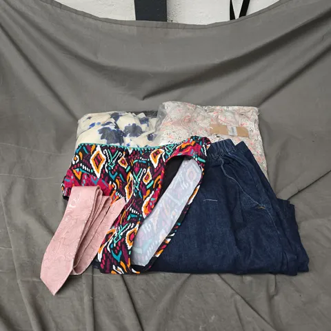 BOX OF APPROXIMATELY 20 ASSORTED CLOTHING ITEMS TO INCLUDE DRESSES, TIE, TROUSERS, ETC