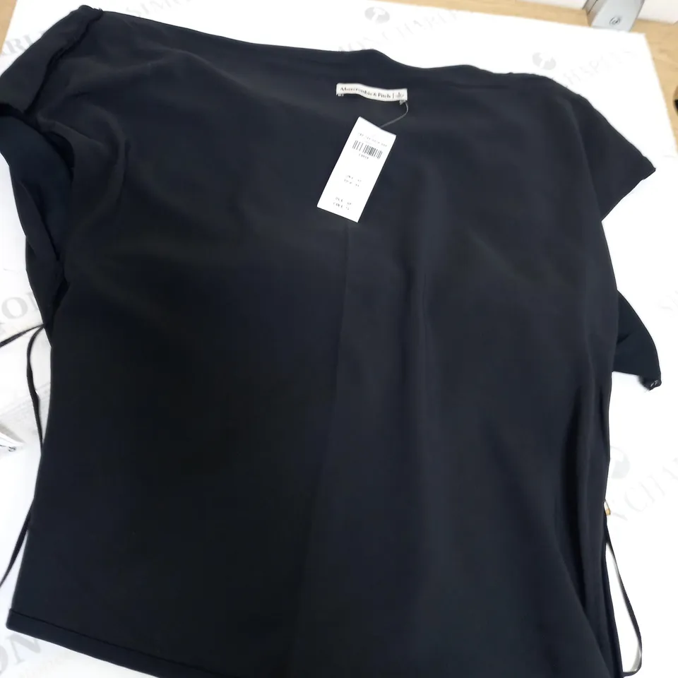 ABERCROMBIE AND FITCH LARGE TOP 