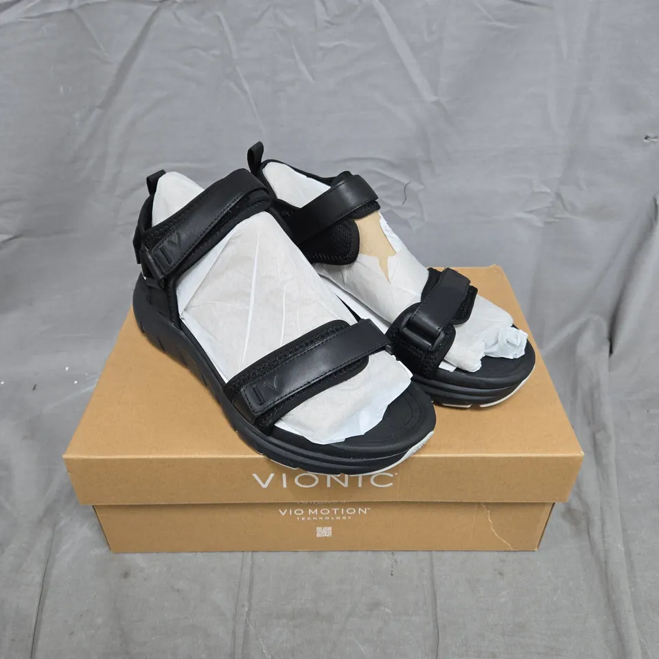 BOXED VIONIC WALK MAX SANDALS IN BLACK - 6.5