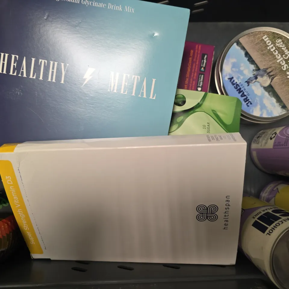 APPROXIMATELY 10 ASSORTED FOOD & DRINK ITEMS TO INCLUDE - DRAMSRY TRAVEL SWEETS , NASHI , MORRISON SUPER SWEET STRAWBERRY ETC
