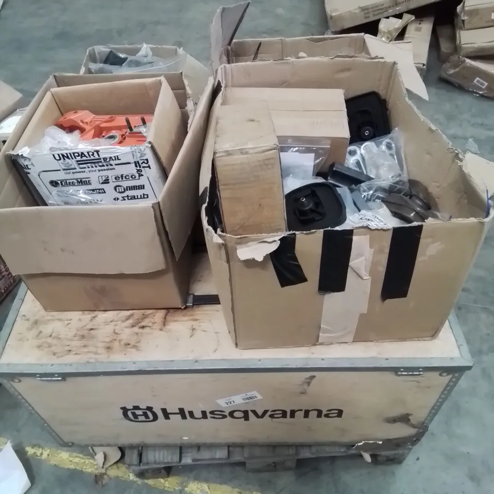 MIXED PALLET OF GENUINE HUSQVARNA PARTS, AND ACCESSORIES ETC.