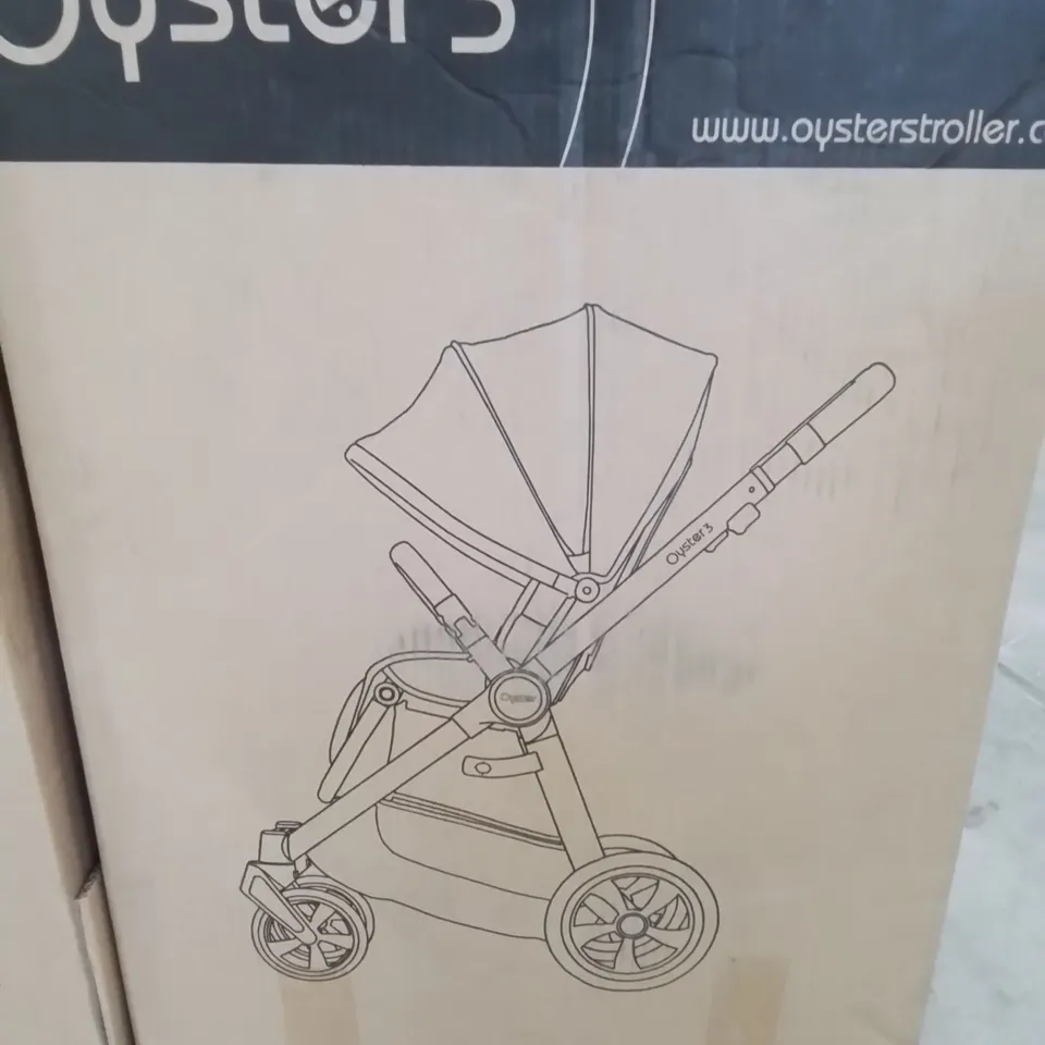 BOXED OYSTER 3 LUXURY 7-PIECE PRAM SET IN CREME BRULEE - 4 BOXES RRP £979