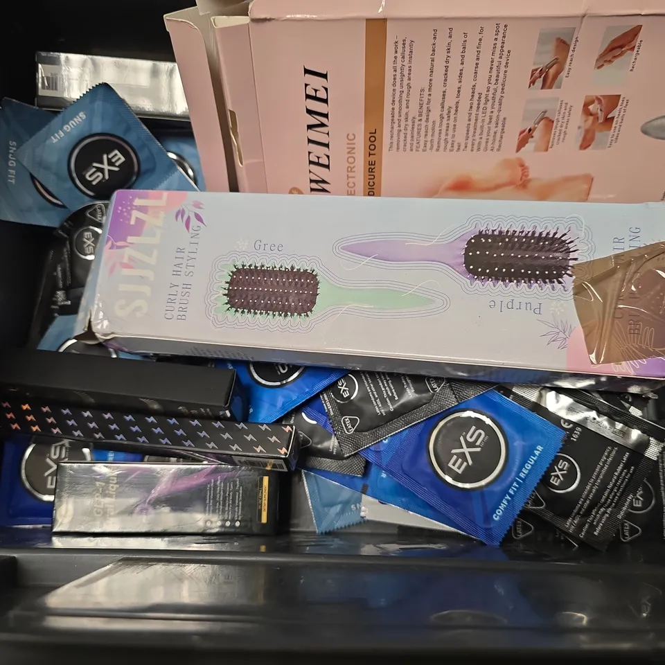 APPROXIMATELY 13 ASSORTED HEALTH & BEAUTY ITEMS TO INCLUDE - BLACK HAIR DYE , MINI SHAVER ETC