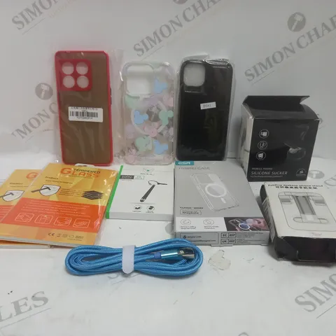 APPROXIMATELY 25 ASSORTED SMARTPHONE PRODUCTS & ACCESSORIES TO INCLUDE PROTECTIVE CASES, CHARGING CABLES, SCREEN PROTECTORS ETC