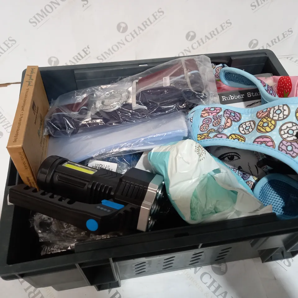BOX OF APPROXIMATELY 20 ITEMS TO INCLUDE ROYAL AIR FORCE BELT, HEAVY DUTY FLASH LIGHT, BOARD ADHESIVE ETC