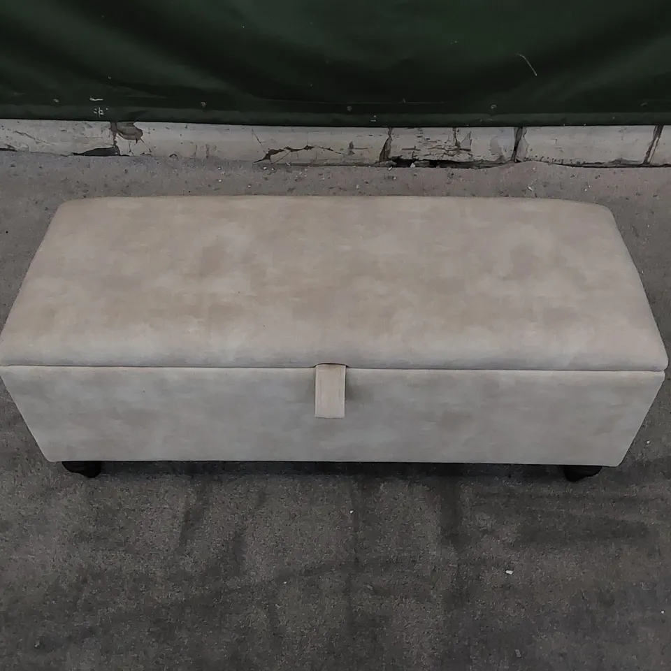 THE LUDWELL BLANKET BOX MEDIUM SIZED UPHOLSTERED IN ALMOND FABRIC