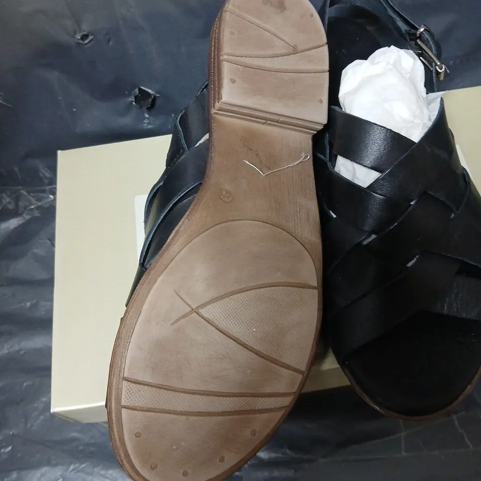 SHOON BLACK LEATHER CROSS-STRAP FLAT SANDAL – SIZE 40
