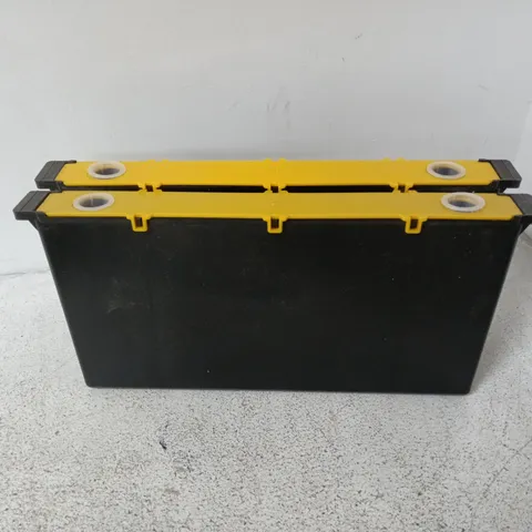 2 BEEHIVE FRAME FEEDERS