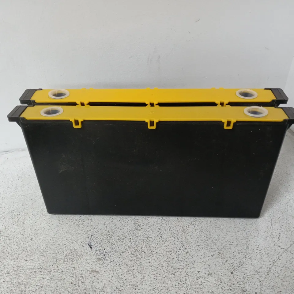 2 BEEHIVE FRAME FEEDERS