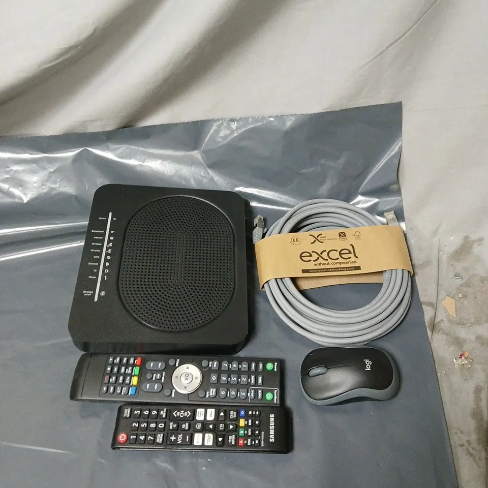 APPROXIMATELY 16 ASSORTED ITEMS TO INCLUDE REMOTE CONTROLS, COMPUTER MOUSE, CABLES, ROUTER ETC