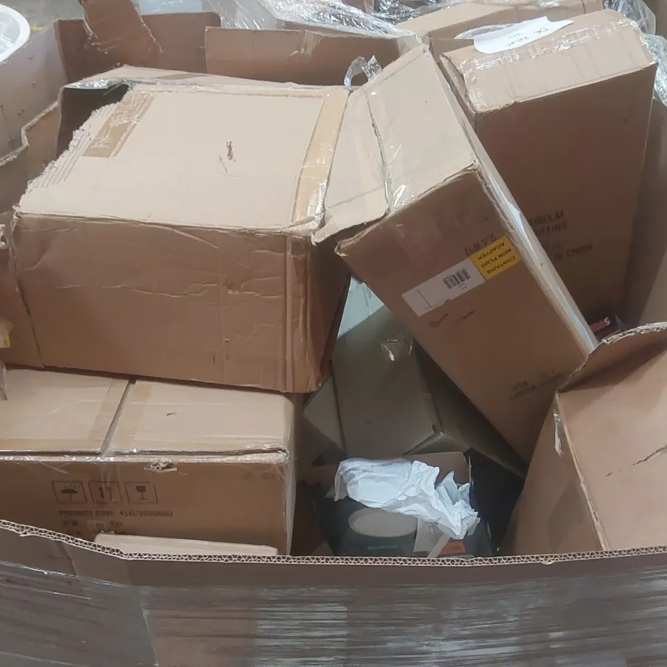 PALLET CONTAINING A VERY LARGE QUANTITY OF ASSORTED DESIGNER LIGHTING PRODUCTS TO INCLUDE: FLOOR LAMPS, CEILING LIGHTS, TABLE LAMP ECT
