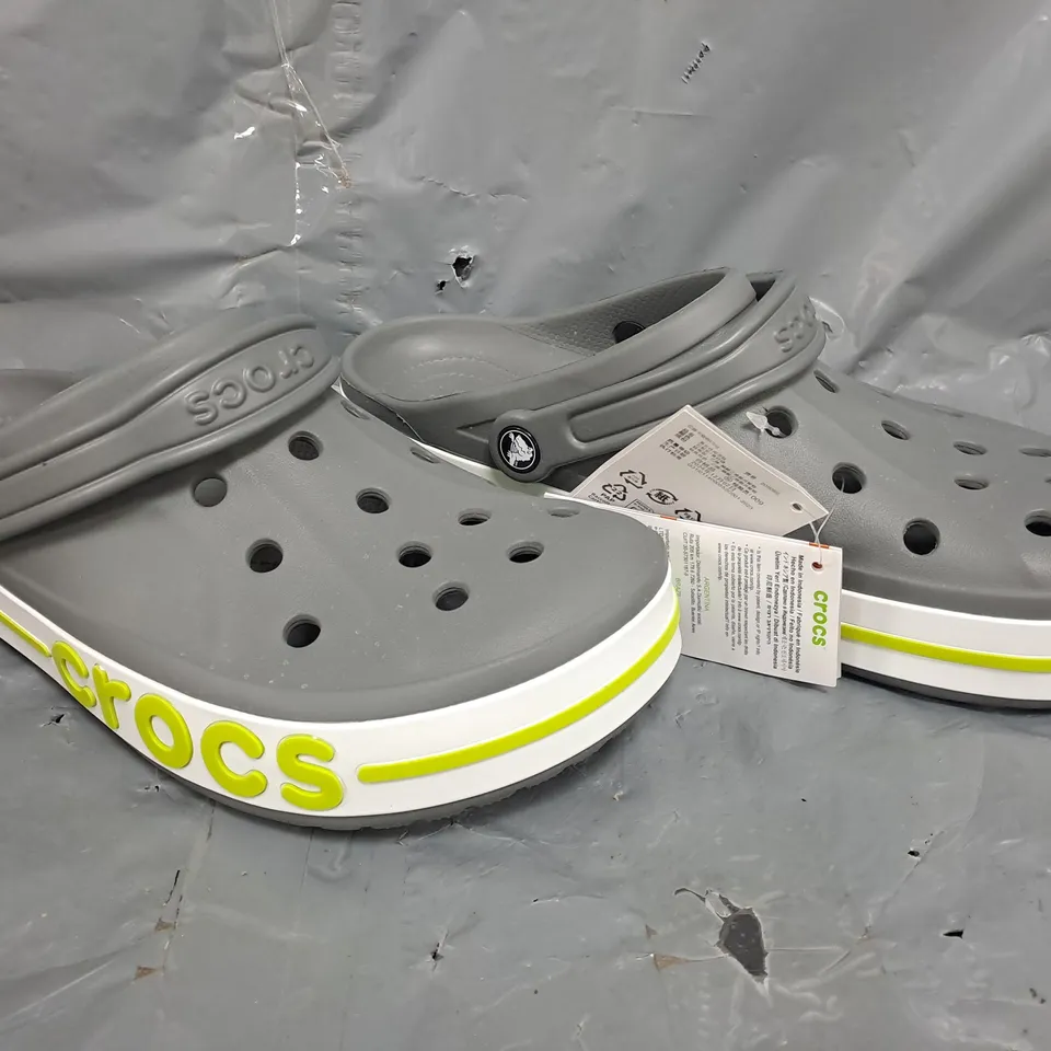 PAIR OF CROCS BAYABAND CLOGS IN GREY/WHITE/GREEN SIZE UK M10/W11