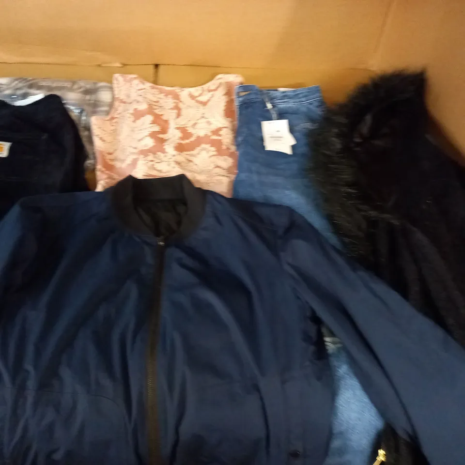 LARGE QUANTITY OF ASSORTED CLOTHING ITEMS TO INCLUDE JOE BROWN, ASOS AND BOOHOO