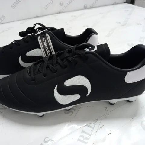 SONDICO BLACK FOOTBALL BOOTS - UK 9