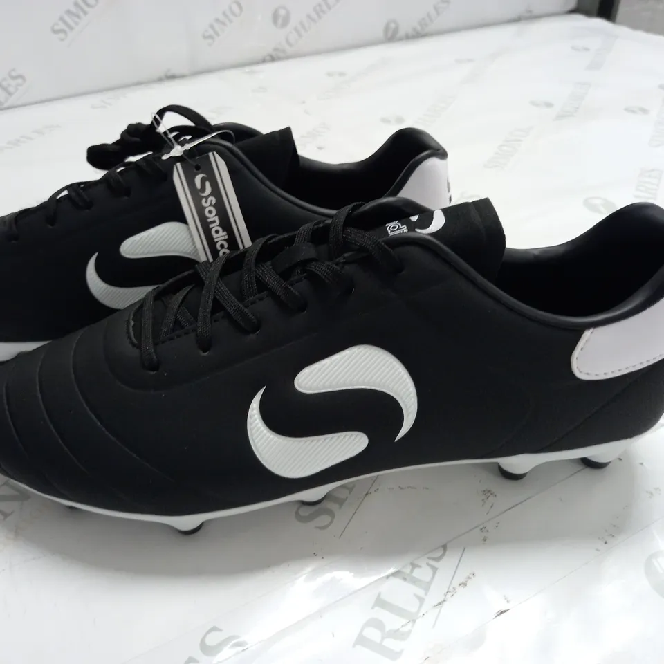 SONDICO BLACK FOOTBALL BOOTS - UK 9