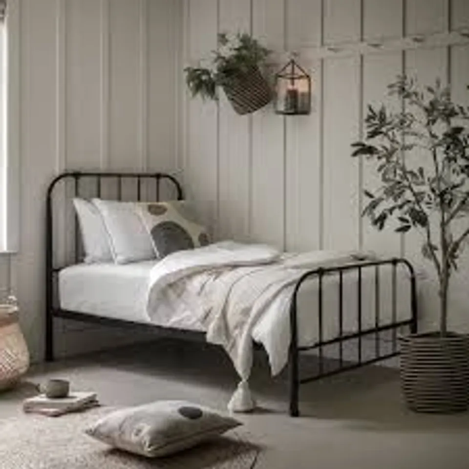 BOXED GALLERY DIRECT ROSEVILLE 3' BEDSTEAD BLACK (2 BOXES)