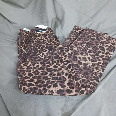 ABERCROMBIE & FITCH MID RISE CURVE LOVE JEANS IN LEOPARD SIZE 27/4R