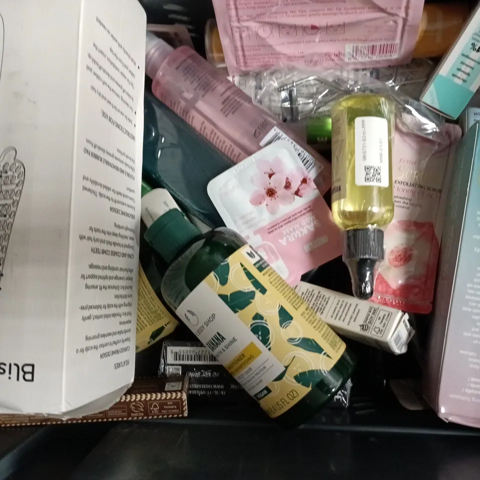APPROXIMATELY 20 ASSORTED COSMETIC ITEMS TO INCLUDE BARUBT, SADOER, ETC - COLLECTION ONLY