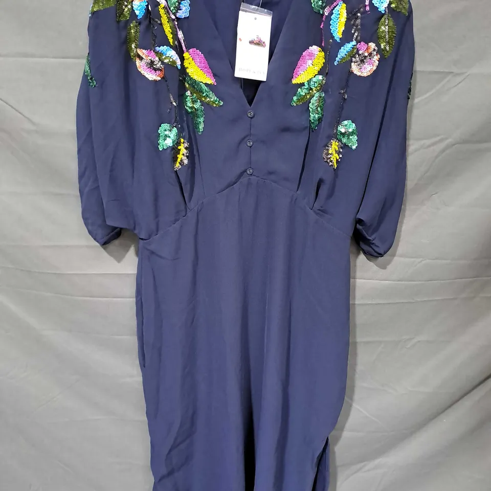 HOPE & IVY THE SOFIA EMBELLISHED V-NECK DRAPE SLEEVE BUTTON FRONT MIDI DRESS IN NAVY - SIZE 14