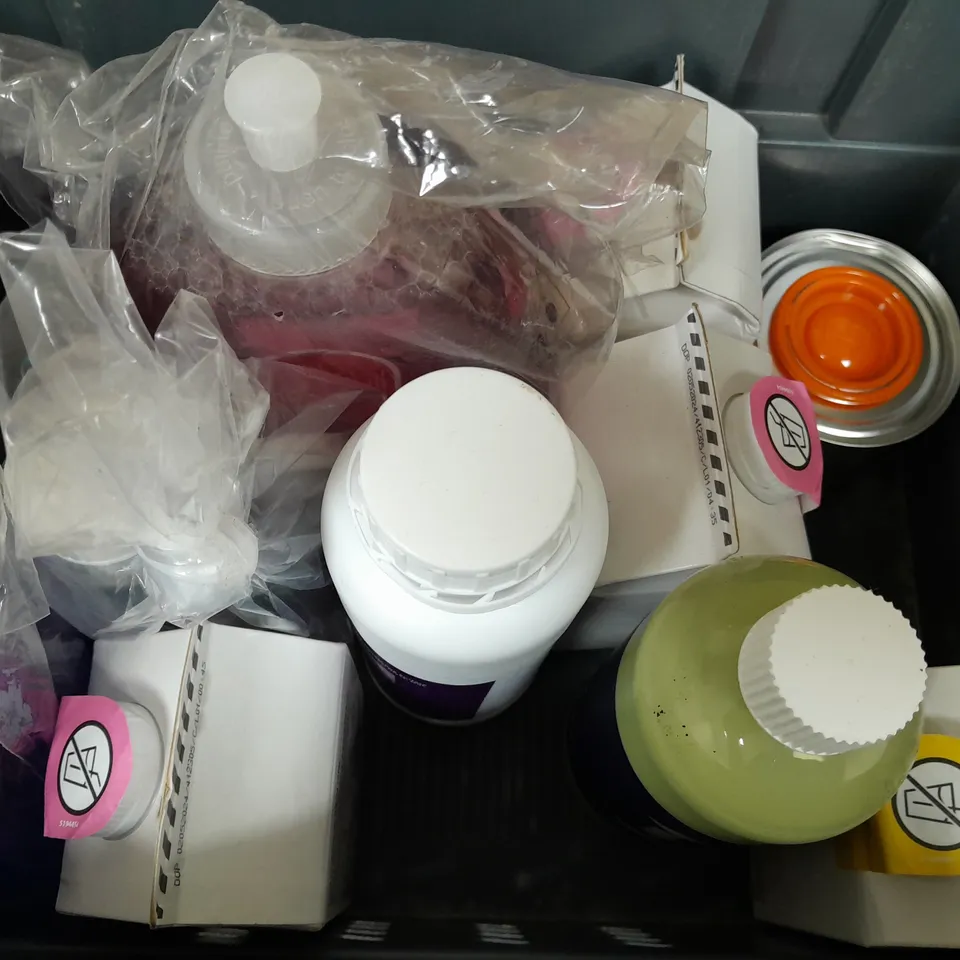 BOX OF APPROXIMATELY 11 ASSORTED ITEMS TO INCLUDE - HARDWOOD POLISH & RESTORER , HARDENER , SOAP ETC