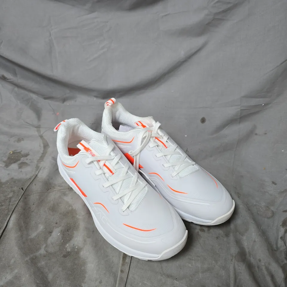 GRAYS AEROCAGE WHITE ATHLETIC SNEAKERS WITH ORANGE ACCENTS SIZE 11.5