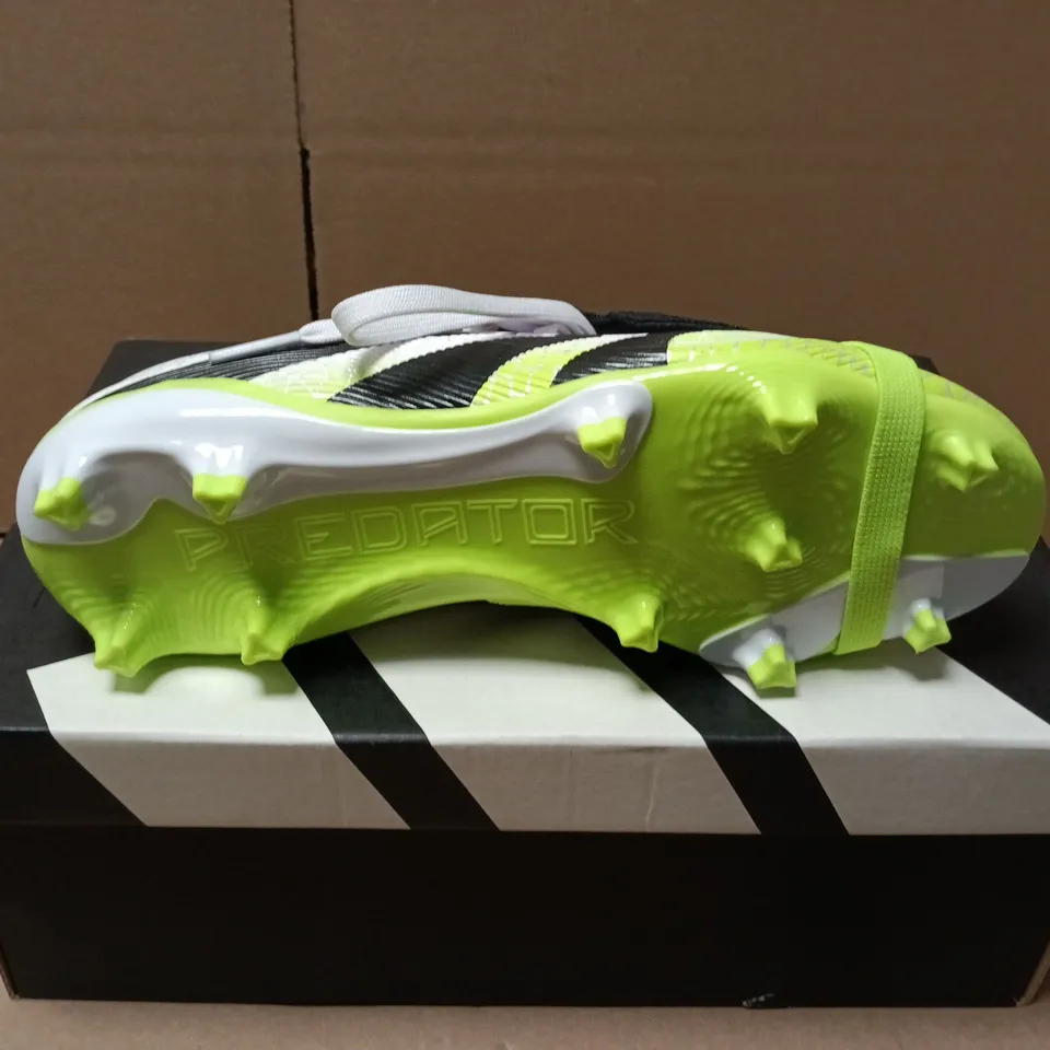 BOXED PAIR OF KIDS ADIDAS PREDATOR LEAGUE FOOTBALL BOOTS IN WHITE/GREEN - UK 3