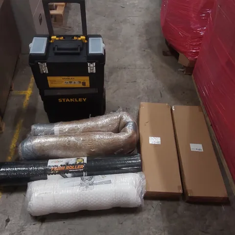 PALLET OF ASSORTED ITEMS INCLUDING: NAVARIS BATHTUB TRAYS, FOAM ROLLERS, MEMORY FOAM WEDGE PILLOW, STANLEY TOOL BOX, RUG ECT