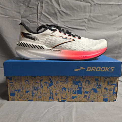 BOXED PAIR OF BROOKS HYPERION GTS TRAINERS IN WHITE/CORAL/ORANGE SIZE UK 5.5