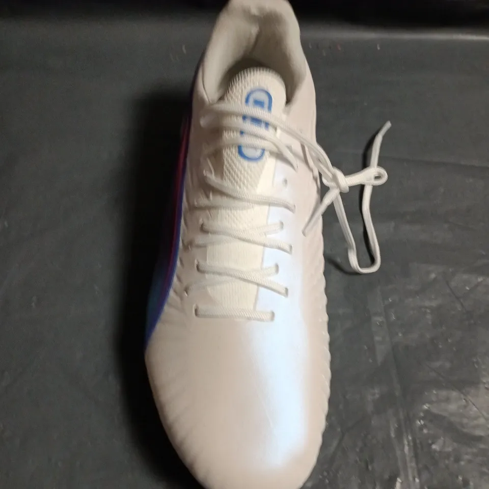 UNBOXED PAIR PUMA FOOTBALL BOOTS –UK SIZE 6