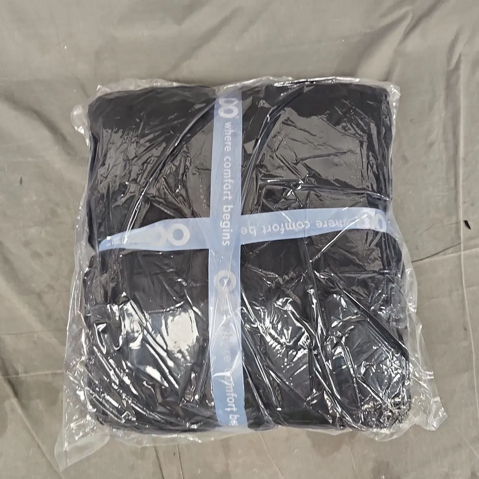 SEALED OODIE OVERSIZED HOODED BLANKET - BLACK