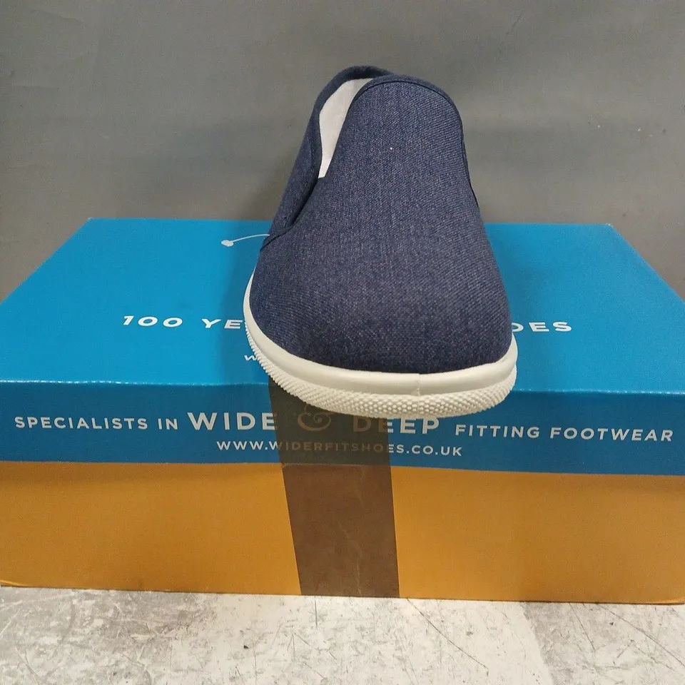 BOXED PAIR OF DB EASY B ARNOLD SHOE SIN DENIM BLUE SIZE UK 10