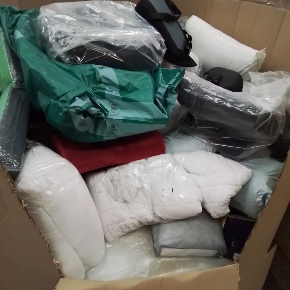 PALLET OF ASSORTED BEDROOM AND COMFORT BASED PRODUCTS TO INCLUDE; PILLOWS, SUPPORT SEAT CUSHIONS AND SIMILARLY RELATED GOODS