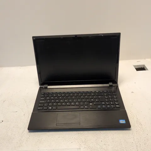 RM NOTEBOOK 320 β LAPTOP, MODEL W25EU, INTEL CORE I3, 4GB RAM (FAULTY)