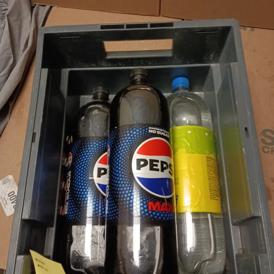 TOTE OF 3 ASSORTED 2 LITERS TO INCLUDE : 2 PEPSI MAX AND 1 R WHITES 