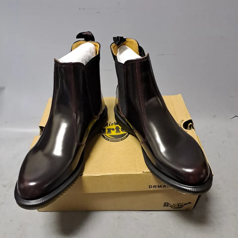 BOXED PAIR OF DR MARTENS ARCADIA KENSINGTON BOOTS IN CHERRY RED SIZE 6