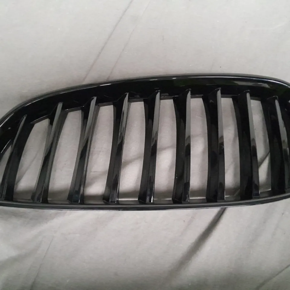 BMW LEFT GRILL 