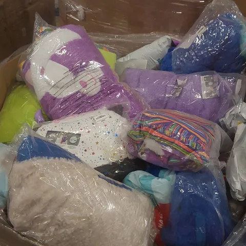 PALLET CONTAINING A LARGE QUANTITY OF ASSORTED HAPPY NAPPERS SLEEPING BAGS ECT