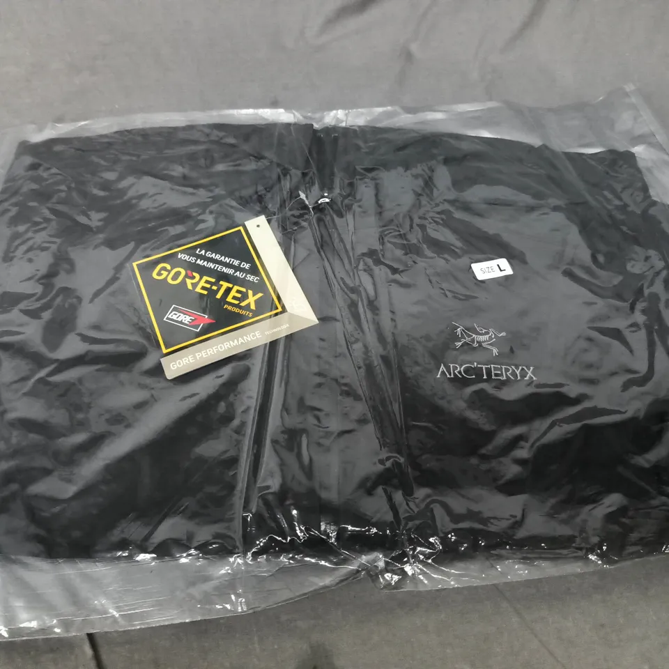 ARC'TERYX GORE-TEX JACKET – SIZE L – BLACK