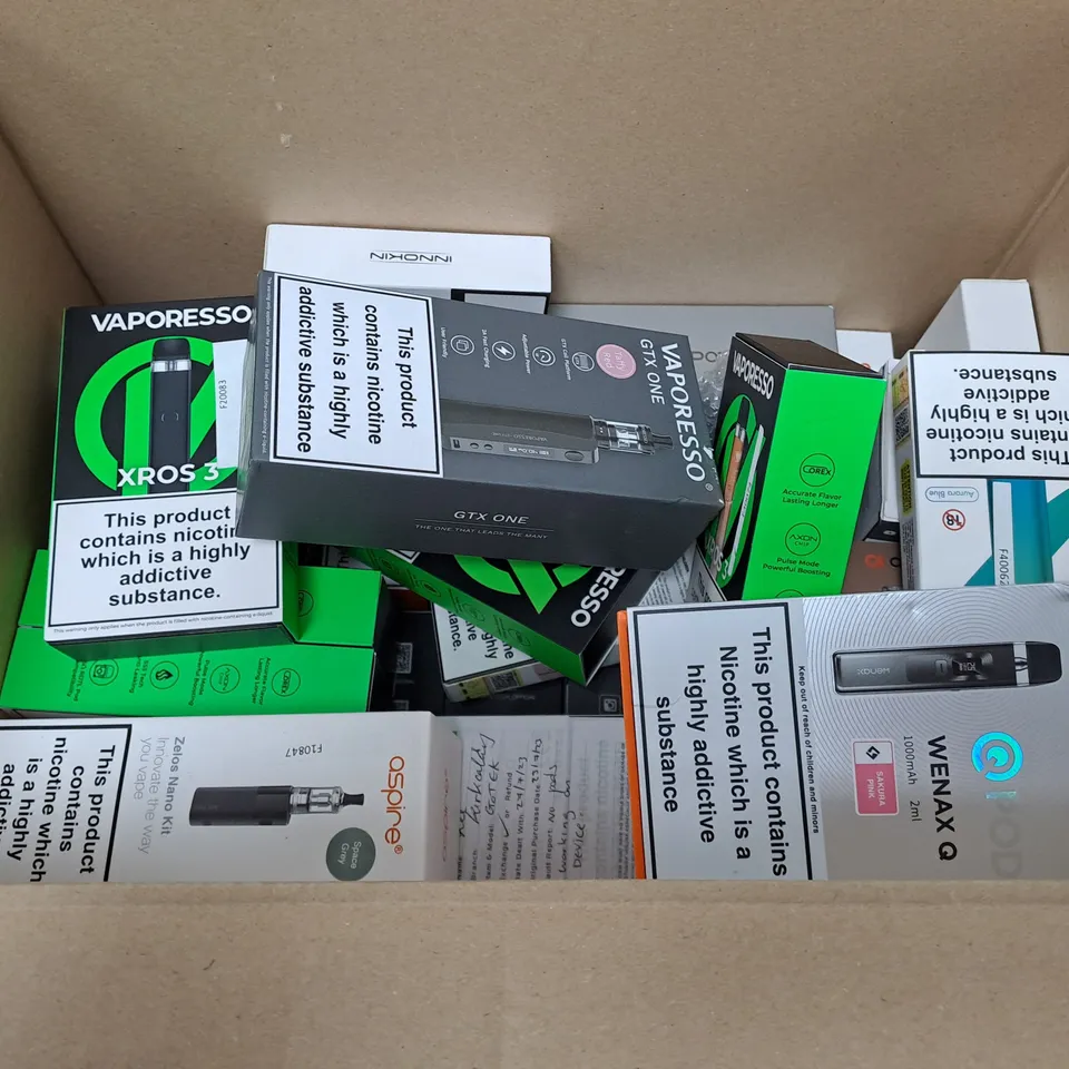 APPROXIMATELY 20 VAPES & E-CIGARETTES TO INCLUDE - VAPORESSO XROS 3 - GEEK VAPE POD Q - VAPORESSO GTX ONE ECT