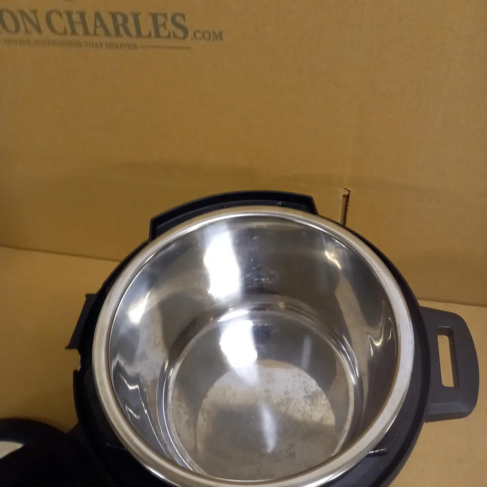 INSTANT POT DUO MINI PRESSURE COOKER