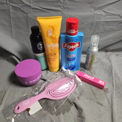 APPROXIMATELY 15 ASSORTED HEALTH & BEAUTY PRODUCTS TO INCLUDE ALPECIN SHAMPOO, GIVE ME BODY SCRUB, LIP OIL ETC 