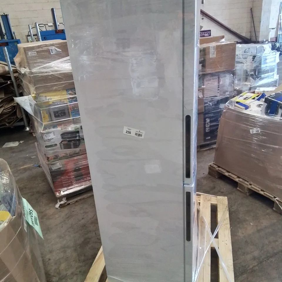 HISENSE RB327N4WC1 55CM FREESTANDING 5050 FRIDGE AND HOOVER HOCT3L517FWK LOW FROST COMBI 55CM FRIDGE FREEZER - WHITE - UNPROCESSED RAW RETURNS