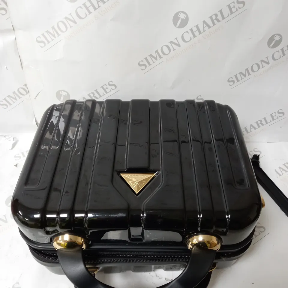 BOXED BLACK VANIT CASE IN BLACK 