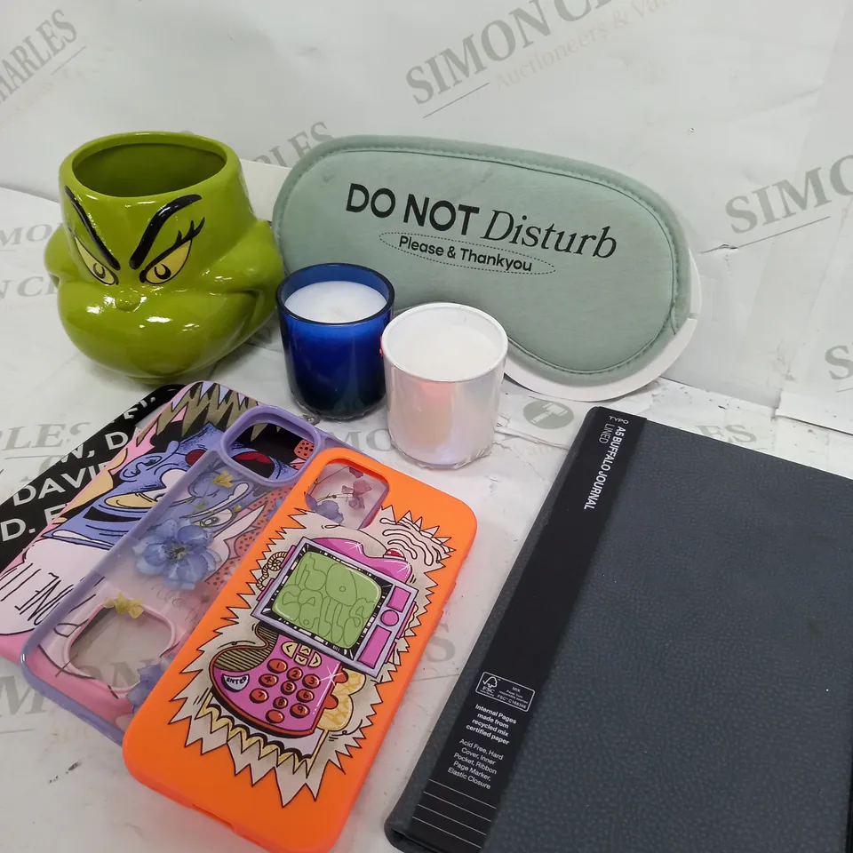 BOX OF APPROXIMATELY 15 ASSORTED ITEMS TO INCLUDE EYE MASK, PHONE CASES, GRINCH CUP ETC