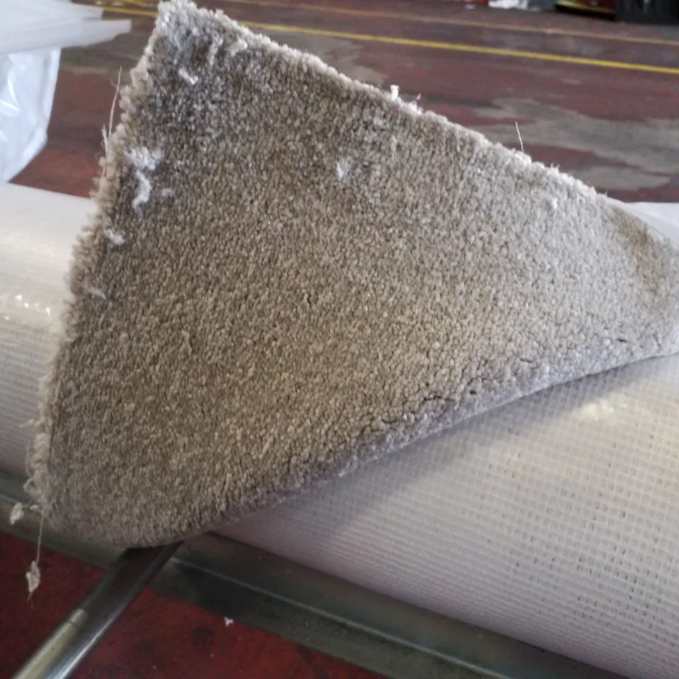 ROLL OF QUALITY TUDOR TWIST REGAL STONE WASH CARPET APPROXIMATELY 7.1×4M