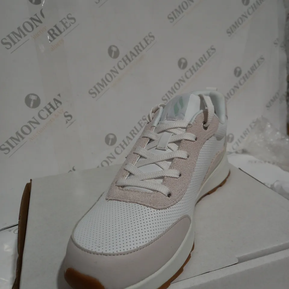 WHITE SKETCHERS TRAINERS SIZE 8