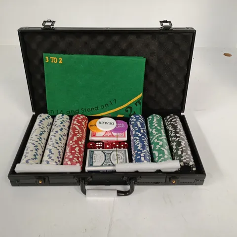 POKER CHIP SET WITH 2 PLAYING DECKS IN CARRY CASE