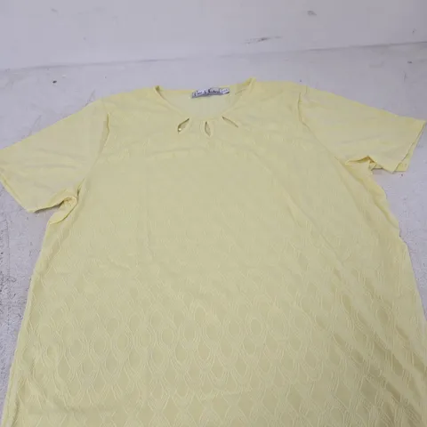 LADIES & NATURAL NOTCH-NECK SHORT-SLEEVE TOP – UK 22/24, YELLOW, TEXTURED PATTERN
