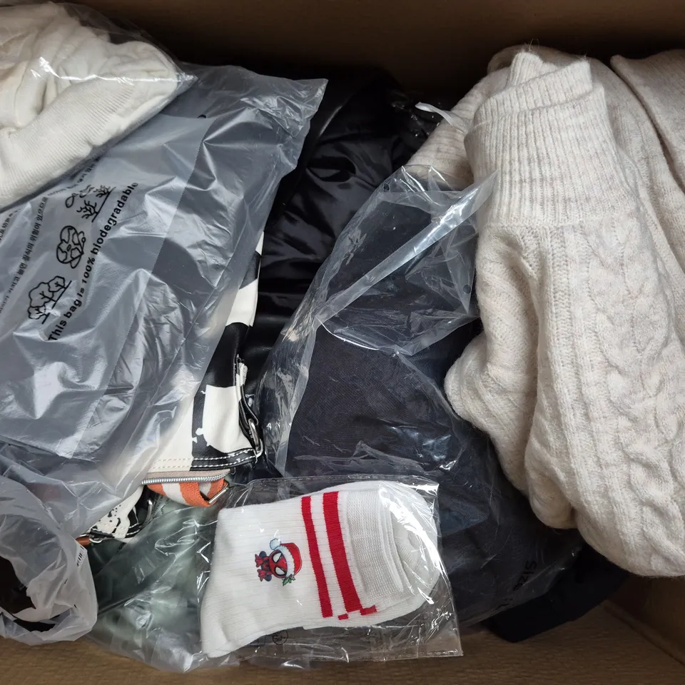 BOX OF APPROXIMATELY 20 ASSORTED CLOTHING AND FASHION ITEMS IN VARIOUS STYLES, SIZES, AND COLOURS - COLLECTION ONLY