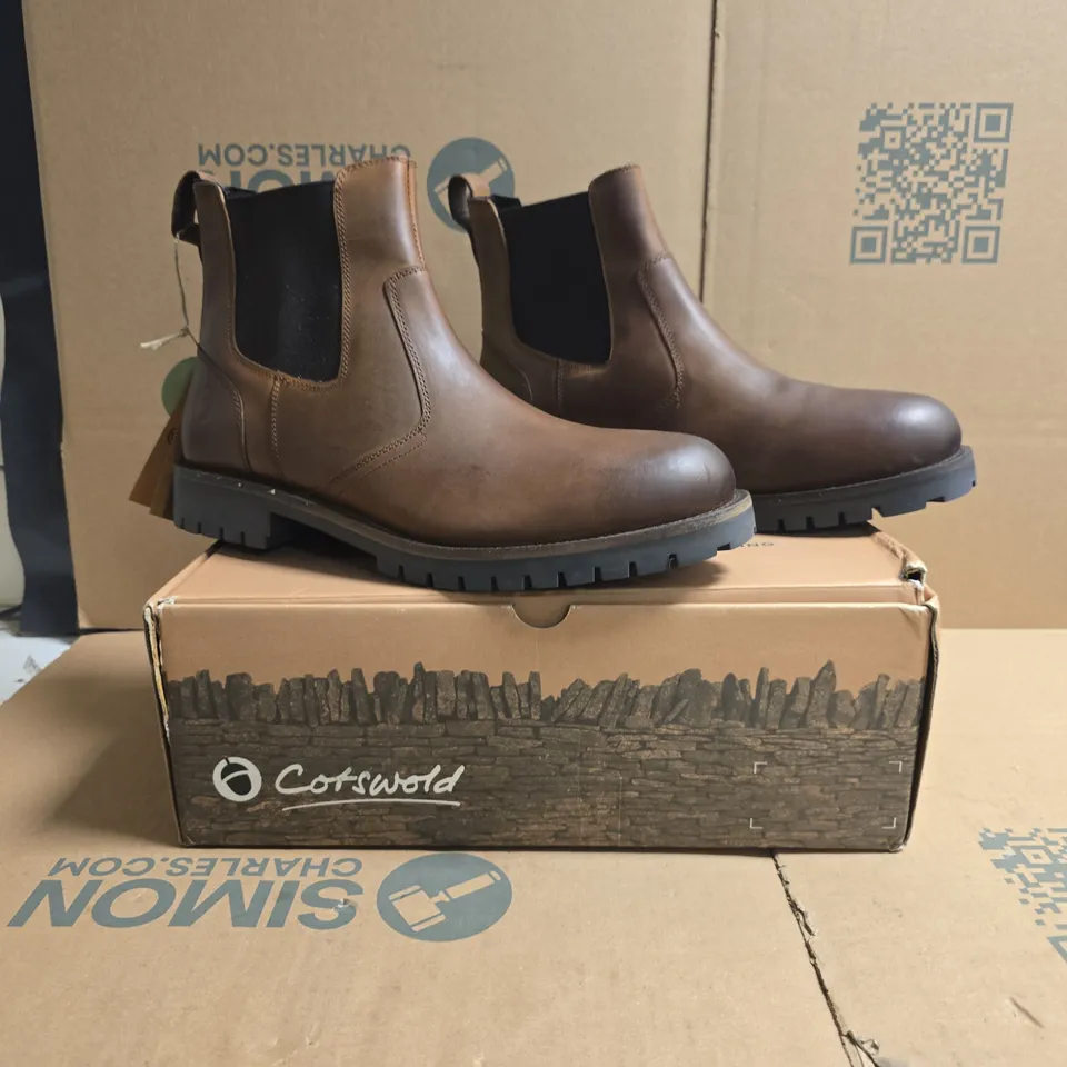BOXED PAIR OF COTSWOLD BODICOTE ANKLE BOOTS IN BROWN SIZE UK 12